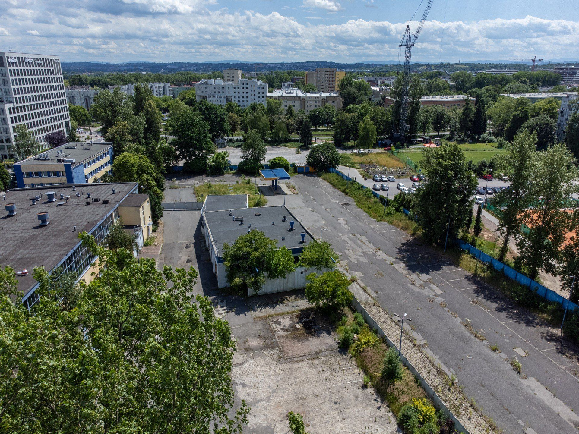 Teren dawnej bazy Poczty Polskiej w Krakowie przy ul. Cystersów