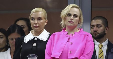 Rebel Wilson nie chciała mówić o swojej orientacji. "To było nieczyste zagranie"