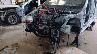 Sokołów Podlaski: Likwidacja luksusowej "dziupli". Rozbierali wodorowe Toyoty na części, wpadli na gorącym uczynku