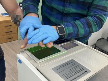 Suwałki: 22-latek znęcał się nad dziewczyną. Musi opuścić mieszkanie i nie może się z nią kontaktować