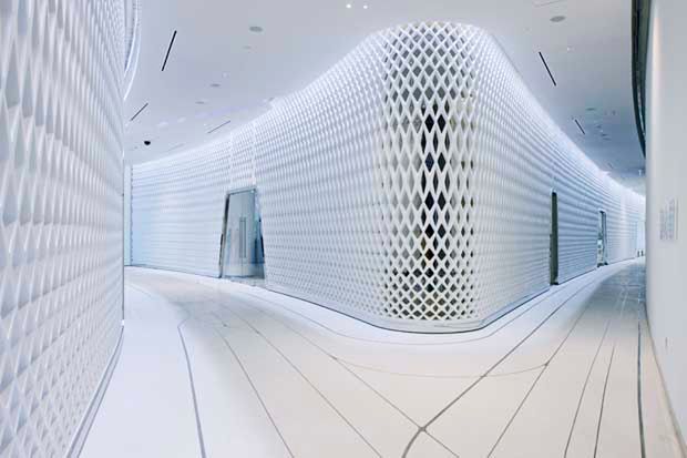 Yas Hotel w Abu Dhabi pokryty w całości diodami LED 4