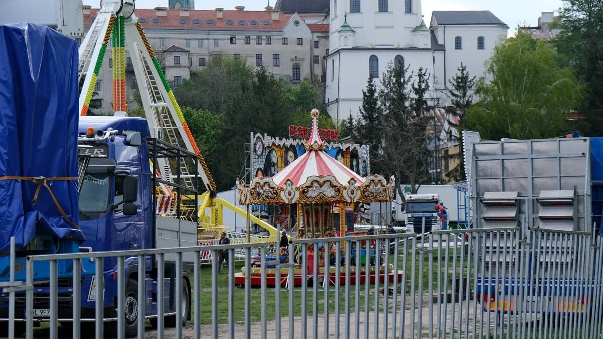 Wesołe miasteczko rozkłada się przy al. Unii Lubelskiej