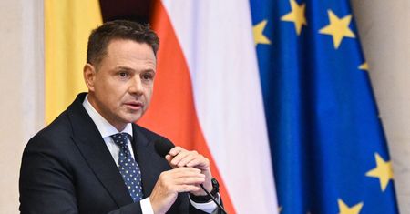 Trzaskowski stawia ultimatum. Partia albo praca w spółce