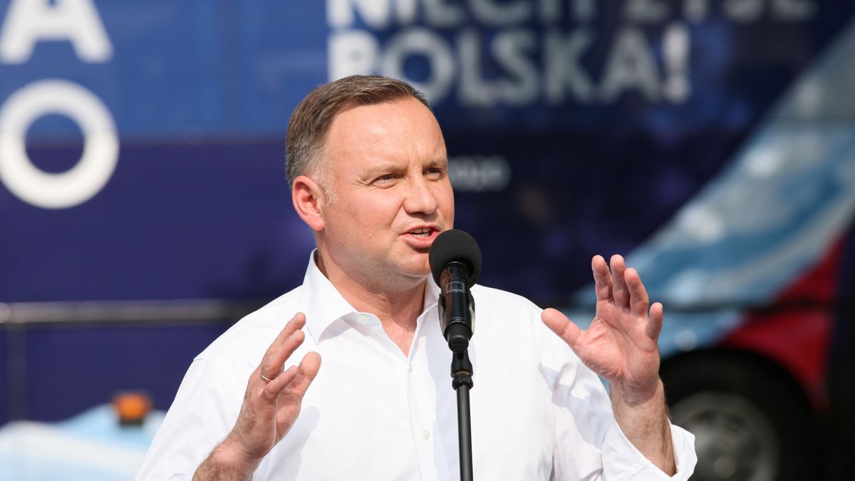 Światłowód w każdym mieszkaniu - to nowa obietnica Andrzeja Dudy