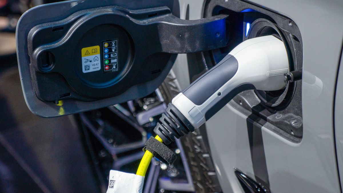 Polska ma problem z dostępem do publicznych stacji ładujących auta elektryczne 