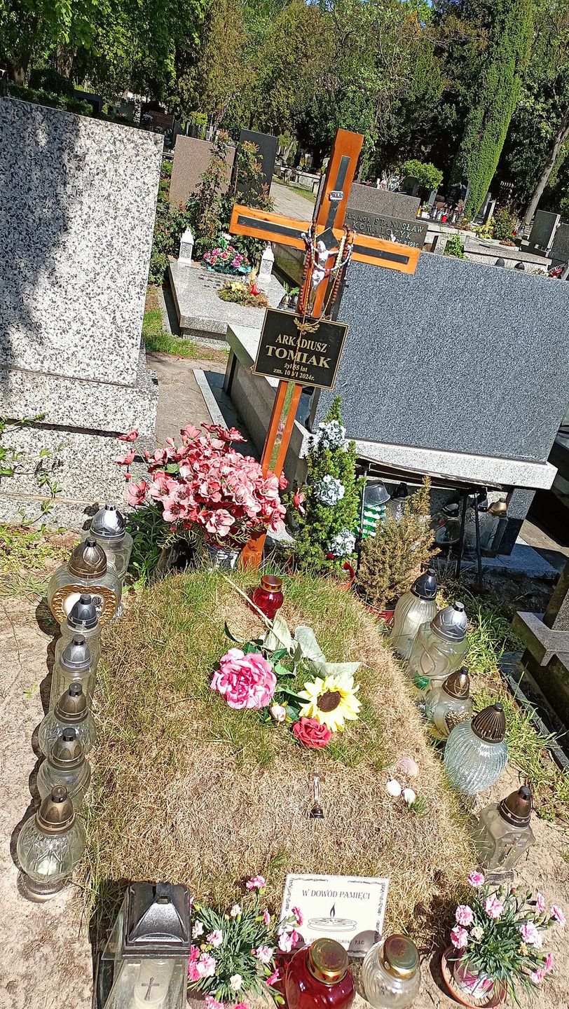 Grób Arkadiusza Tomiaka (zdjęcie z kwietnia 2025 roku)