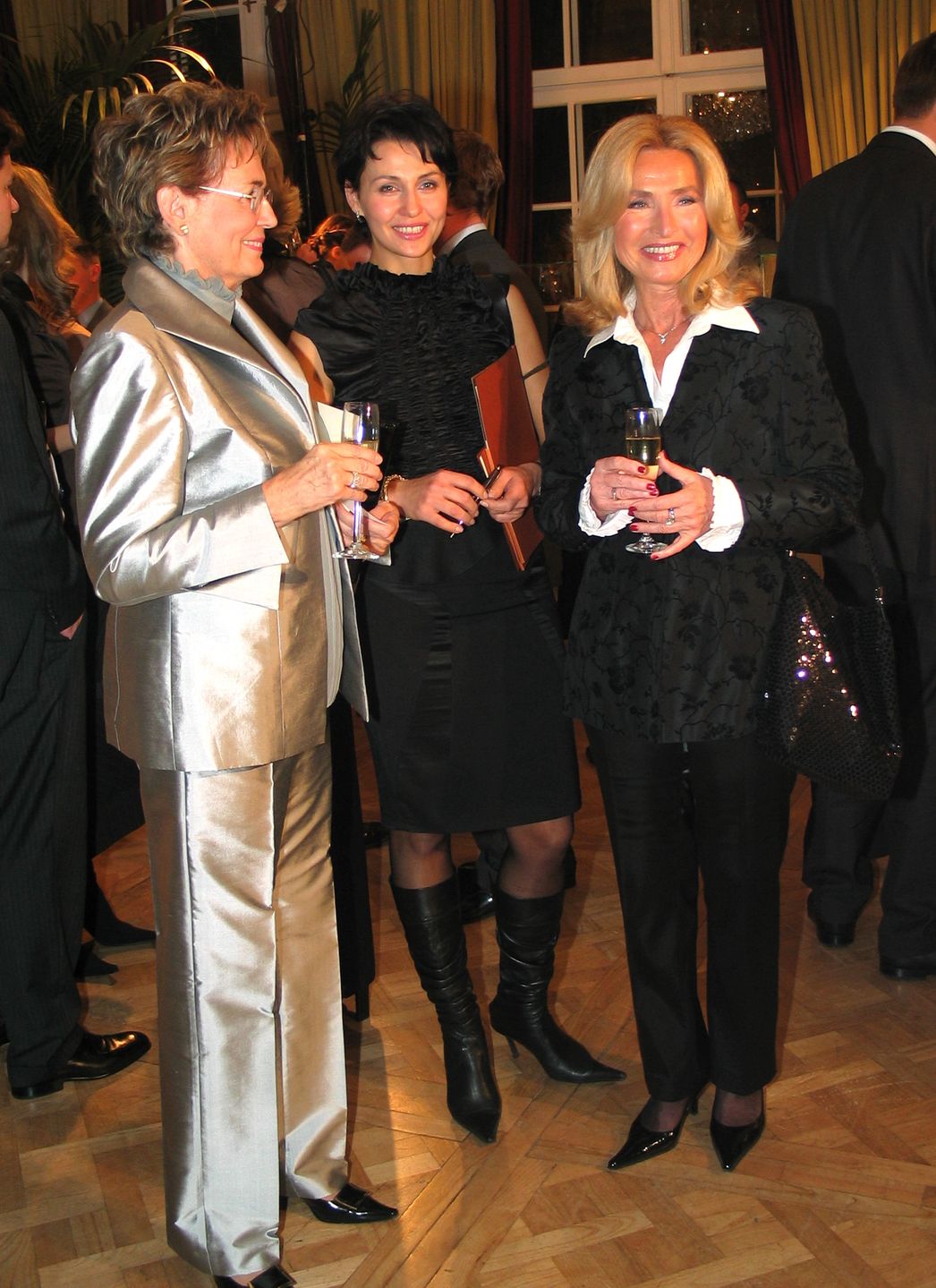 Diamenty w Pa�acu Soba�skichBo�ena Waltrer, Anna Popek, Bogumi�a Wander  2003-11-05mraclawski