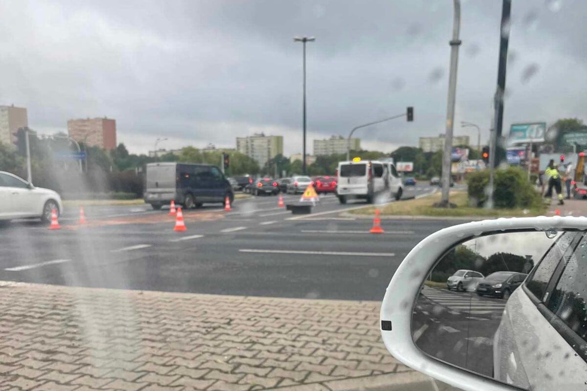 Zderzenie audi z BMW na rondzie przy Orfeuszu