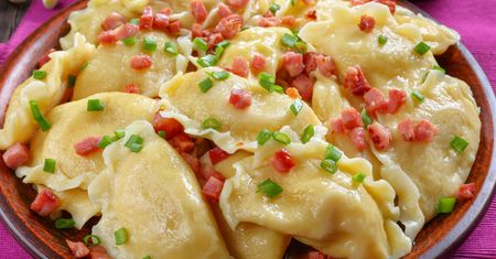 Lepienie pierogów nie musi być udręką. Wypróbuj chiński patent, a farsz nie wyleci