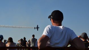 Podniebne emocje nad Suwałkami. Air Show przyciągnęło tysiące miłośników lotnictwa