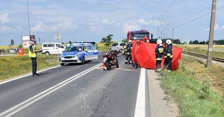 Legnica. Motocyklista zginął na miejscu. Policja apeluje o ostrożność