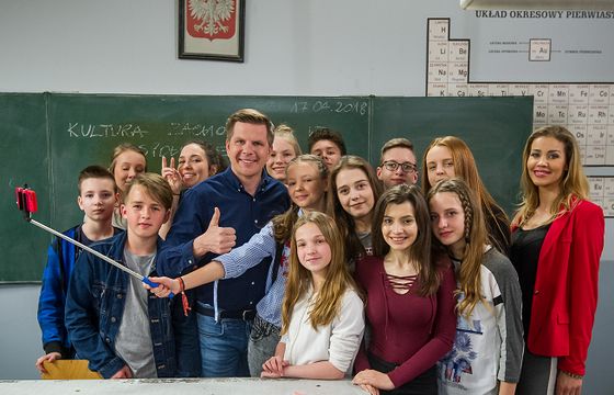 Filip Chajzer gwiazdą odcinka „Szkoły” w TVN. Zawalczy z hejtem w internecie