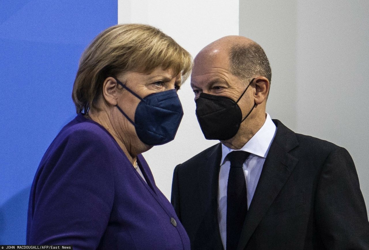 A. Merkel, O. Scholz