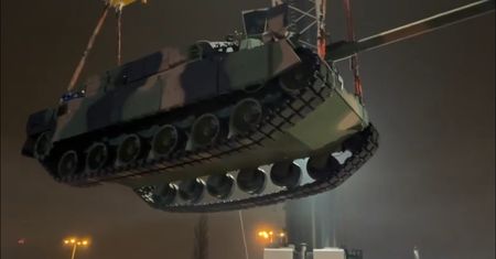 Pancerne bestie dla Wojska Polskiego. Nowe czołgi rozładowane w Gdańsku