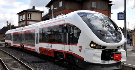 Pasażerka oburzona warunkami w pociągu. "Przewożą ludzi jak bydło, a my płacimy za ten ścisk"