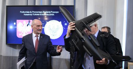 "Nowy samolot pocięli szlifierkami". Zaskoczenia w komisji smoleńskiej
