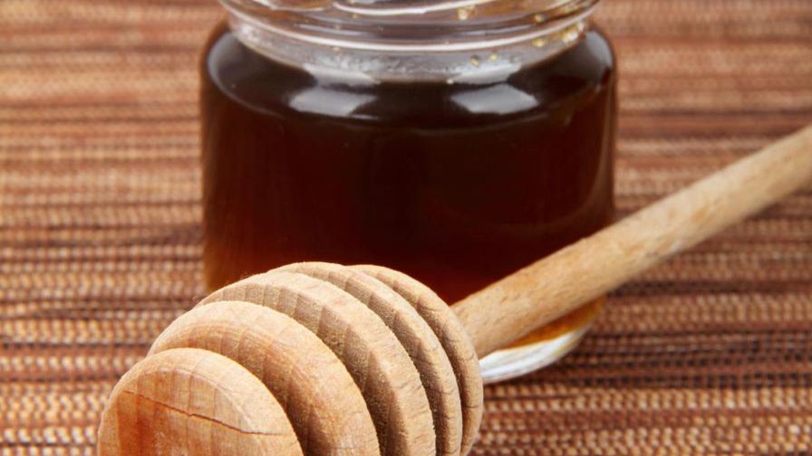 Miód spadziowy charakteryzuje się tym, że nie wytwarza się go z nektaru łąkowych roślin