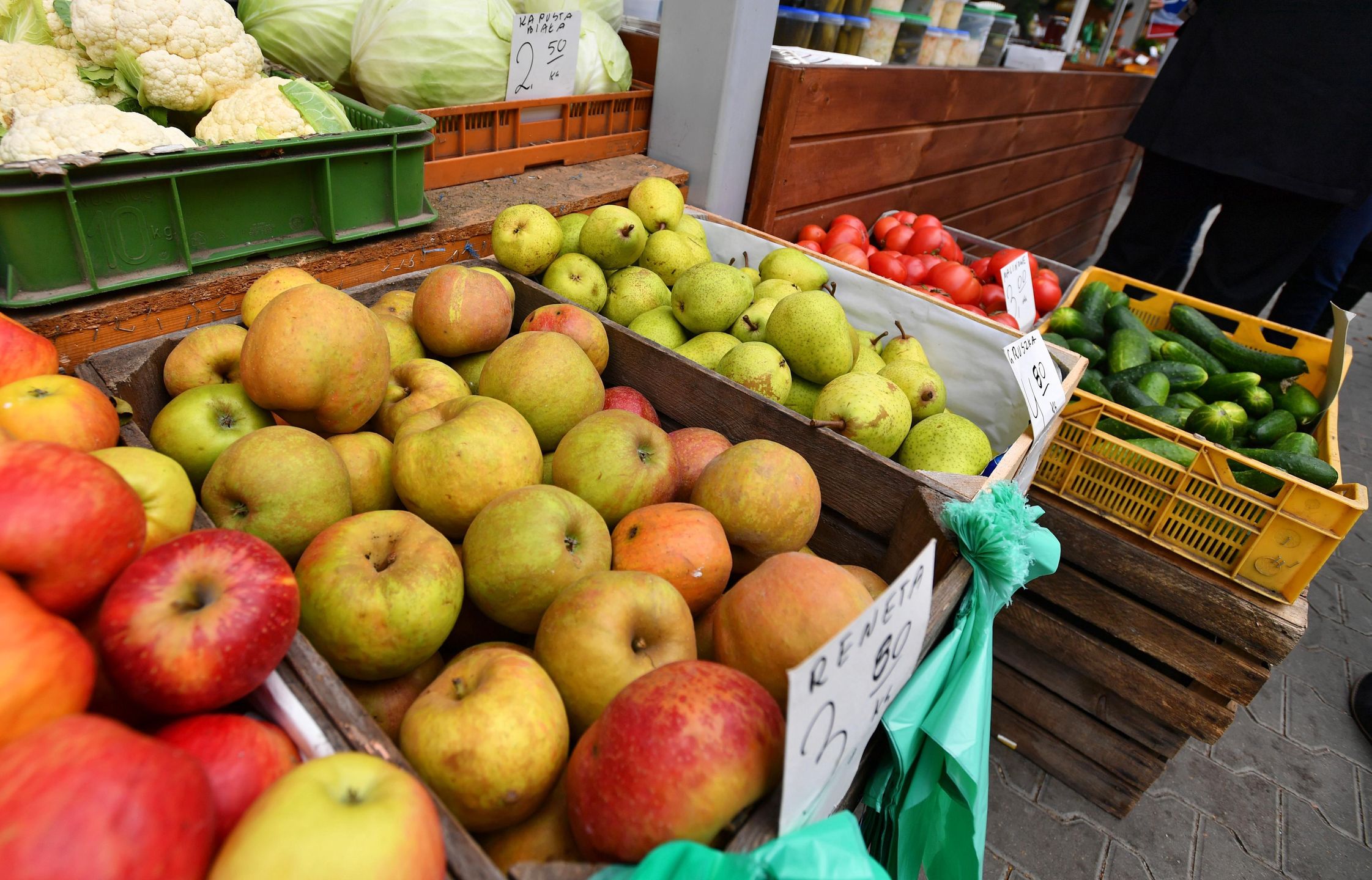 Rynek
Szczecin, 11.10.2019.  Sprzeda� warzyw i owoc�w na rynku. (mb/awol)  PAP/Marcin Bielecki
Marcin Bielecki
bazar, handel, jab�ka, owoce, rynek, sprzeda�, warzywa