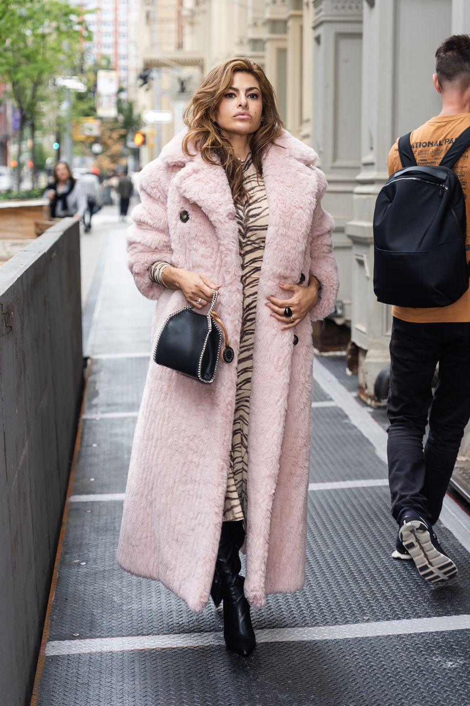 Eva Mendes cieszy się świetną sylwetką