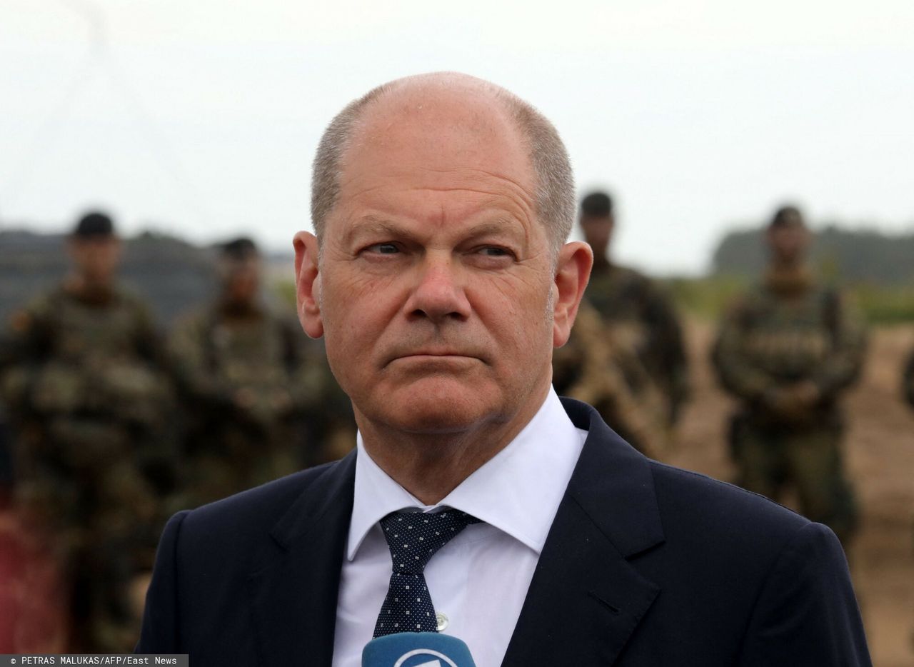 "Nikt nie dostarcza tyle broni, co Niemcy". Kanclerz Olaf Scholz o dostawach dla Ukrainy. Na zdjęciu szef niemieckiego rządu podczas wizyty na Litwie 