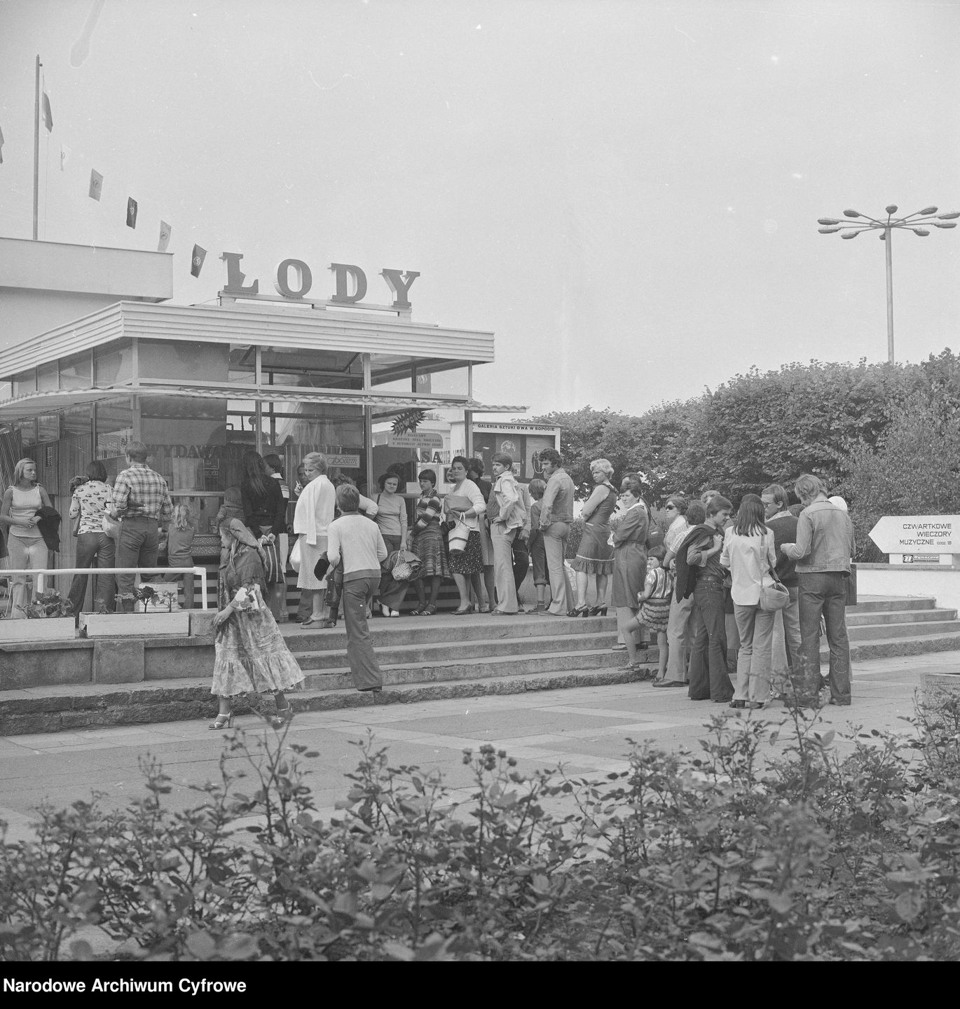 Kolejka po lody w Sopocie 