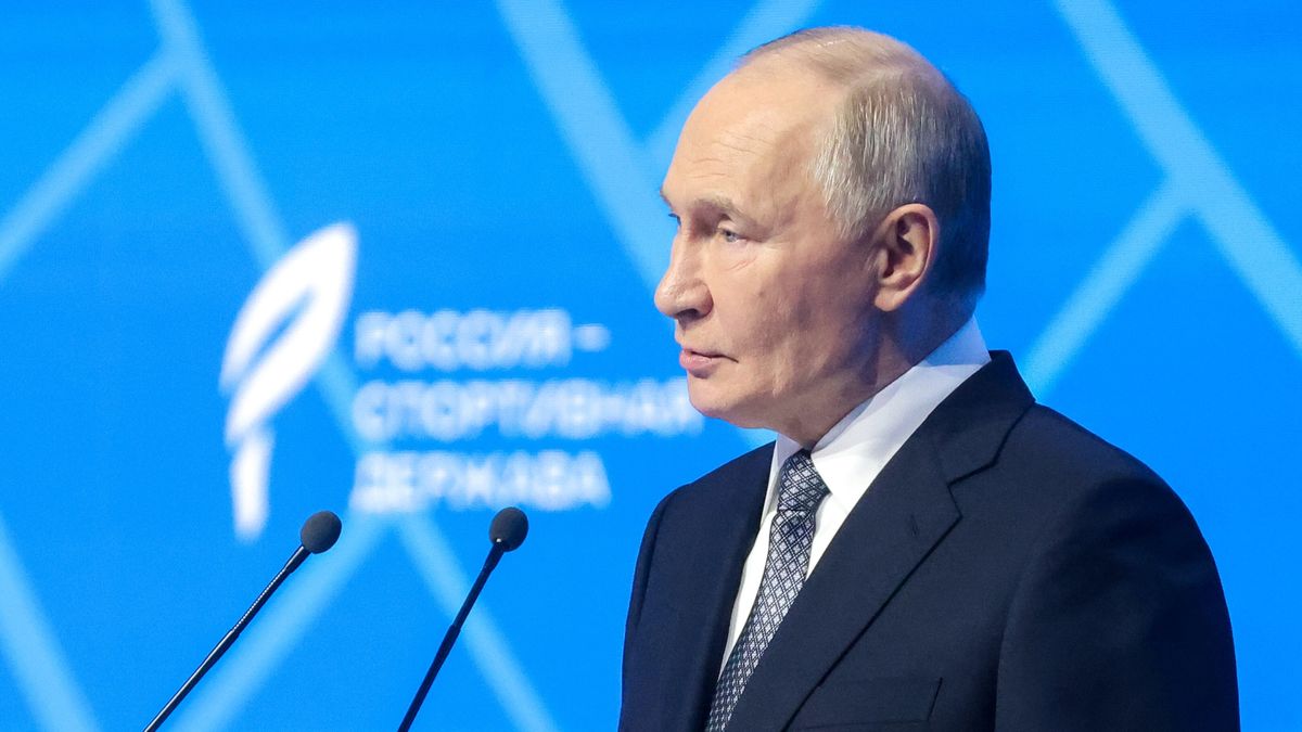 Russian President Vladimir Putin visits Volga Federal District
epa12507903 Russian President Vladimir Putin speaks during a plenary session "Sport for the Sake of the Future: Winning Together" of the 13th Russia - Country of Sports International Sports Forum in Samara, Russia, 06 November 2025.  EPA/SERGEI KARPUKHIN/SPUTNIK/KREMLIN POOL / POOL MANDATORY CREDIT 
Dostawca: PAP/EPA.
SERGEI KARPUKHIN/SPUTNIK/KREMLIN POOL / POOL
Meeting, Media, Press, Sports