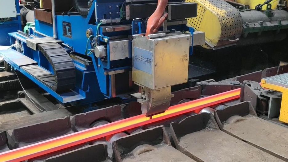 Śląskie. Za 27 mln zł koncern ArcelorMittal Poland przystosował zakład w Chorzowie do produkcji innowacyjnych szyn kolejowych. 