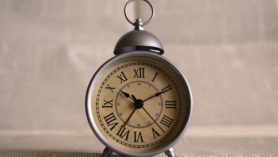 Zmiana czasu 2020. Przestawiamy zegarki z czasu letniego na zimowy