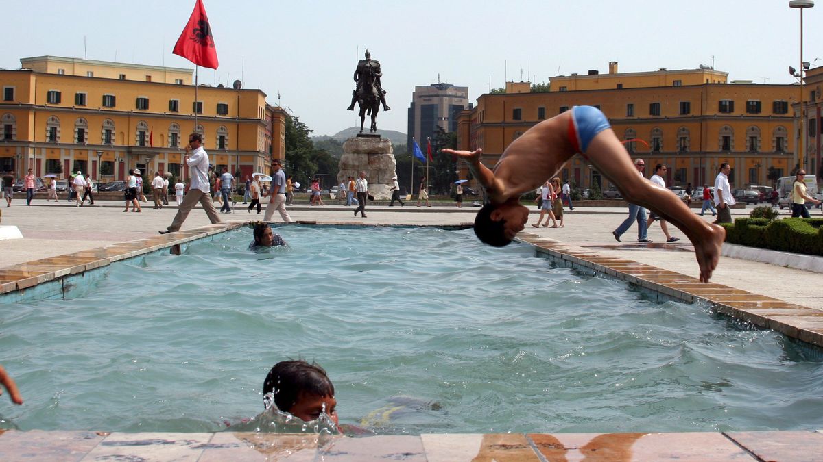 Centrum Tirany, Albania
