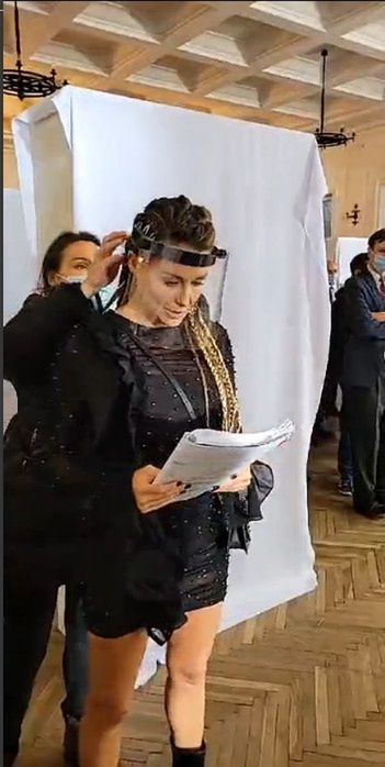 Przejęta Małgorzata Rozenek na planie u Patryka Vegi