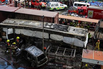 Tragiczny wypadek w Tajlandii. Pociąg uderzył w autobus