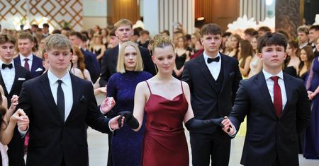 Lublin: Studniówka XXX LO. Tak bawili się maturzyści