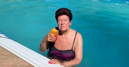 Poznajesz? Znana polityk w basenie. "Wasze zdrowie"