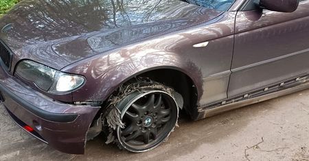 Jaki kraj, taki "Transporter". Polacy gnali BWM na samych felgach