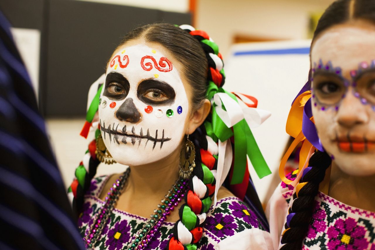 Taki makijaż stał się symbolem Día de Muertos 