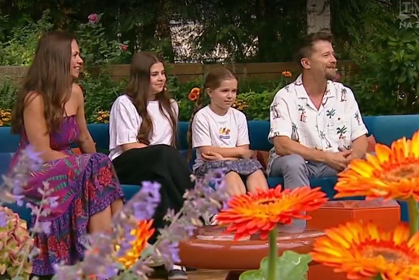 Bartosz Obuchowicz z rodziną wpadł do "PnŚ"