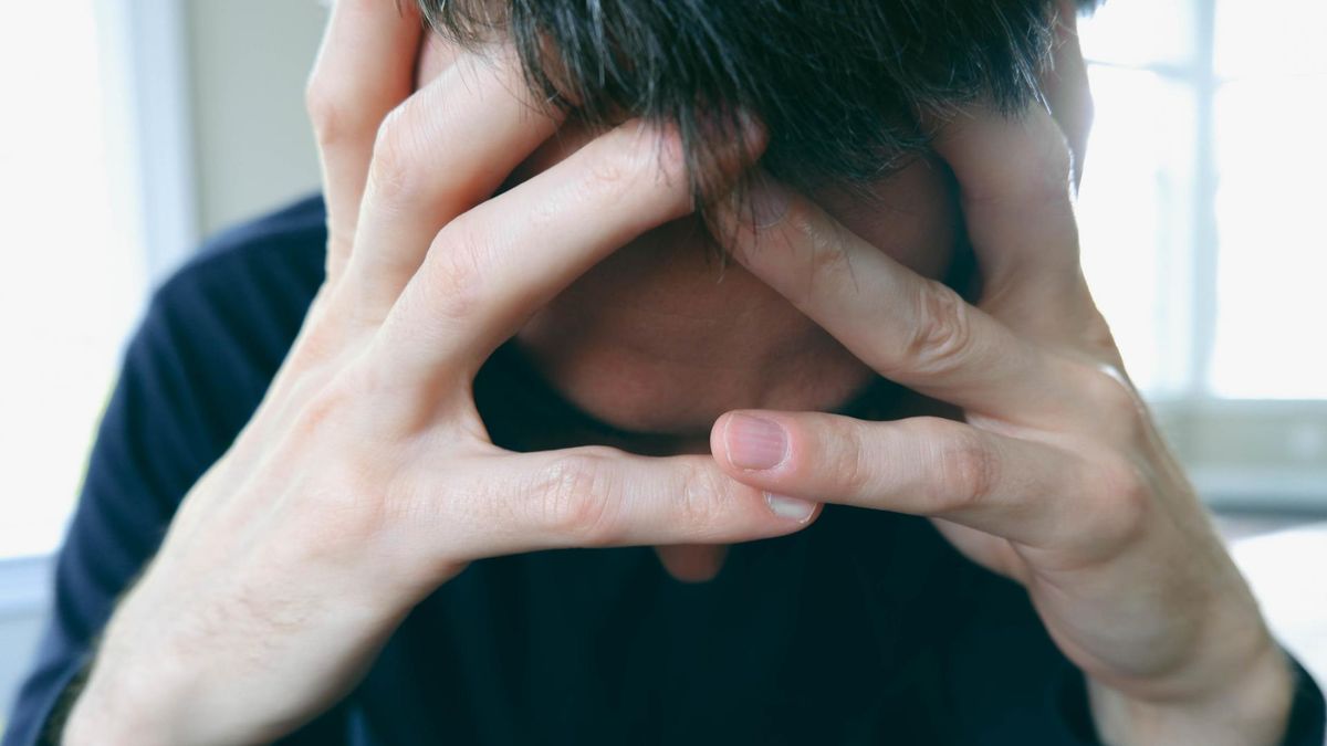 Przy niemym zawale zamiast bólu w klatce piersiowej pojawia się uczucie zmęczenia, brak sił, duszność i bóle brzucha. O jego przejściu pacjenci dowiadują się przypadkowo