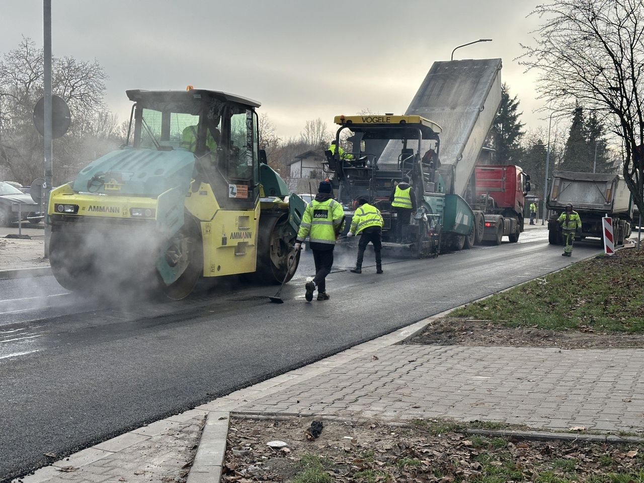 Radom: Drogowcy ułożyli asfalt na ulicy Szklanej, ale wciąż są utrudnienia