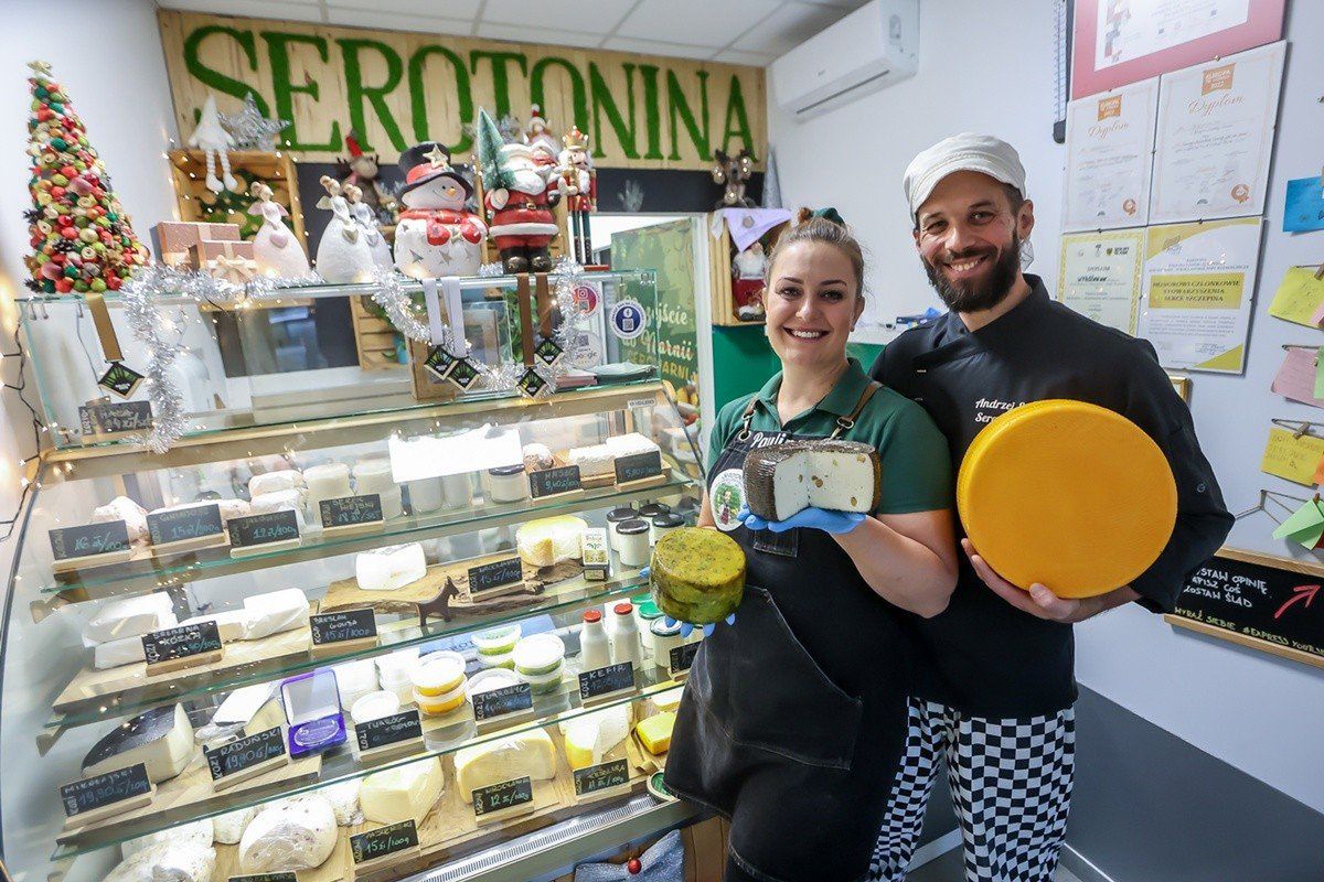 &#34;Serotonina&#34; działa od kilku lat przy ul. Słubickiej 20C. Jest doskonale znana wrocławianom, którzy chcą skosztować lokalnych, serowych pyszności.