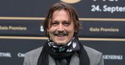 Szczęśliwy Johnny Depp na lotnisku. Uśmiech nie schodził mu z twarzy