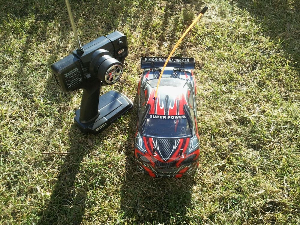 Miniaturowy drift, czyli czy warto kupować samochód RC? [wideo] 4