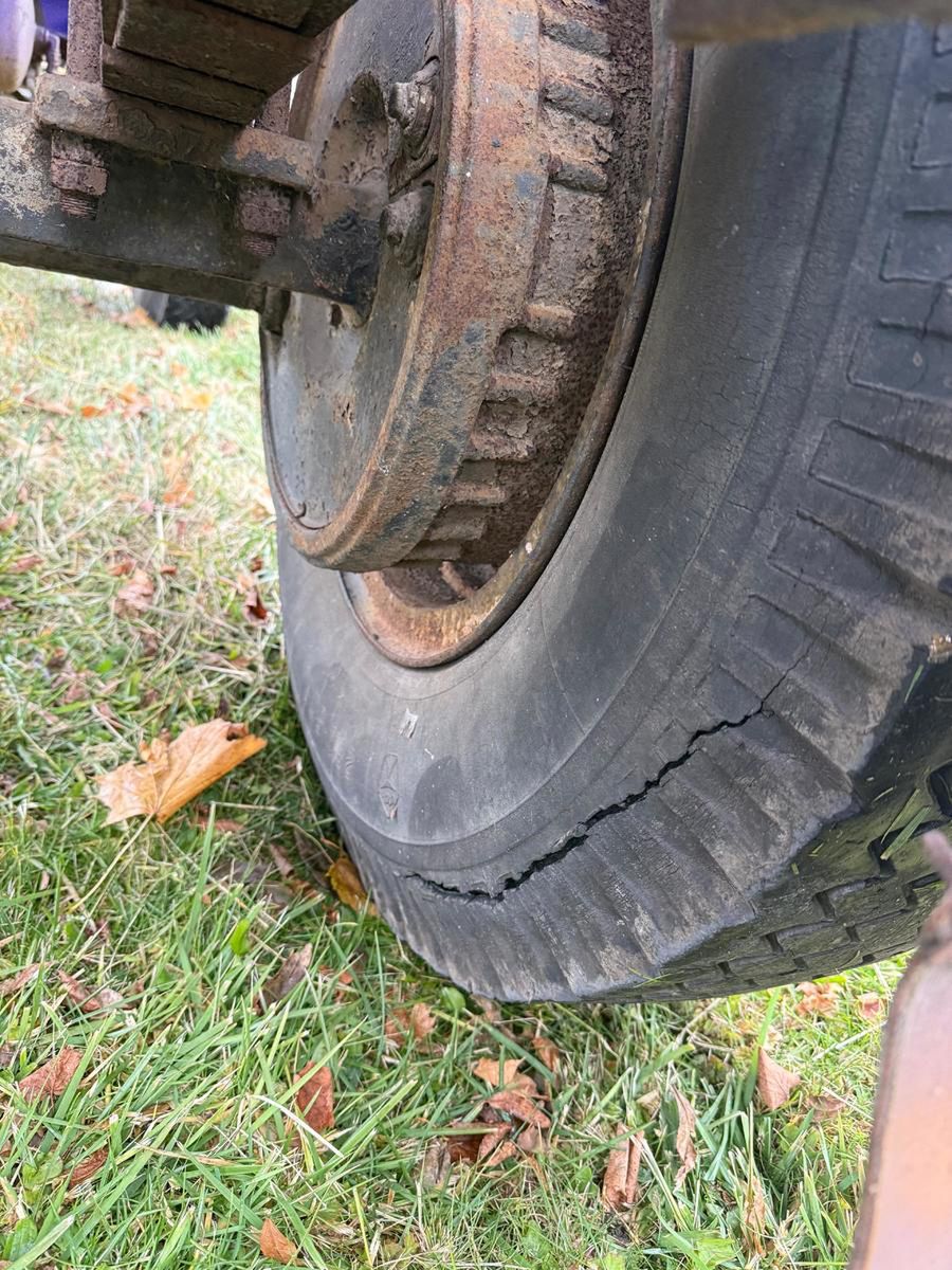 Krasnystaw: Policjanci zatrzymali pojazdy w złym stanie technicznym, kierowca ciężarówki bez uprawnień