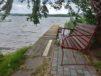 Wody Polskie walczą z pomostami i płotami nad brzegami jezior Charzykowskiego, Karsińskiego i Długiego