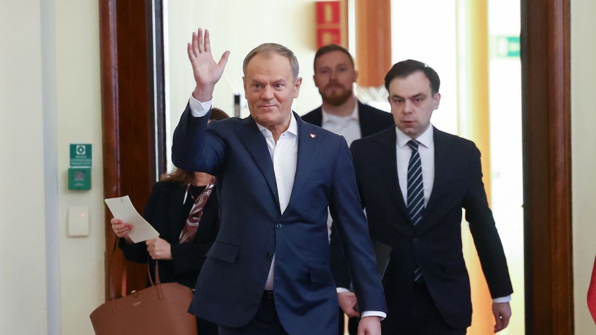 Spotkanie Donalda Tuska z wiceprezesem Microsoftu
17.02.2025 Warszawa, Spotkanie premiera Donalda Tuska z prezydentem i wiceprezesem Microsoft Bradem Smithem, fot Tomasz Jastrzebowski/REPORTER
N/z: Donald Tusk, Andrzej Domanski
Tomasz Jastrzebowski/REPORTER