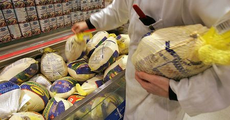 Pustki w sklepach na Wyspach. Boże Narodzenie będzie "koszmarem dla konsumentów"