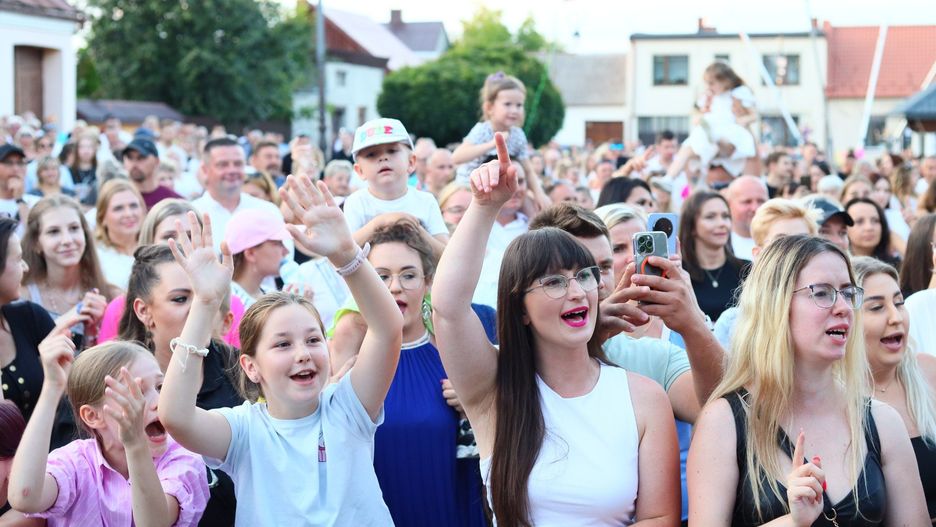 Ogromna zabawa na koncercie zespołu Playboys podczas Święta Pierzchnicy 