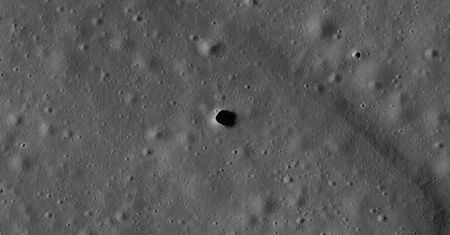 NASA zbada otwór w Marius Hills. Czy pod Księżycem jest tunel lawowy?