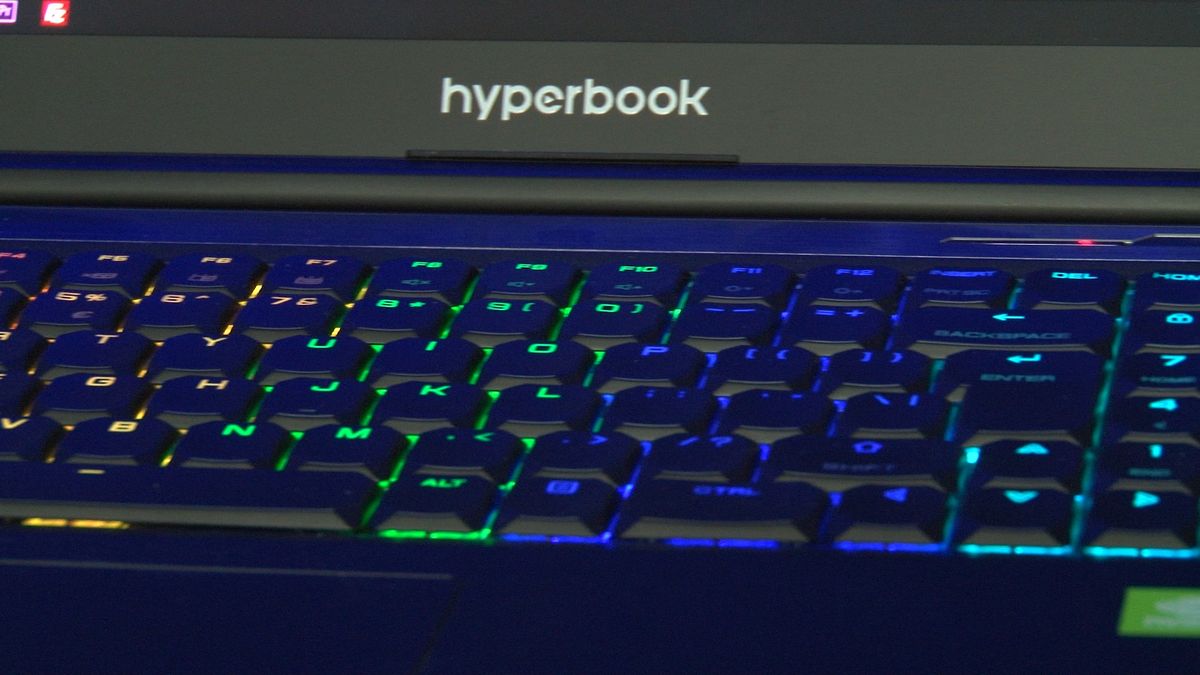 Hyperbook Pulsar Z17S: notebook do grania i do pracy (niepotrzebne skreślić) 1