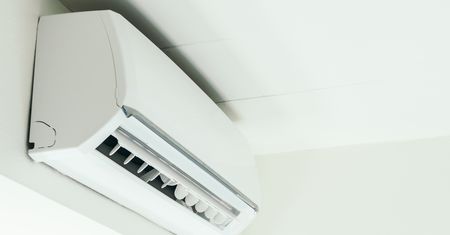 Domowy klimatyzator za 0 zł. Każdy ma to w kuchennej szafce