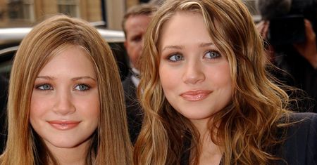 Mary-Kate i Ashley Olsen zadają szyku na ulicach Nowego Jorku. Tak dziś wyglądają słynne bliźniaczki, które zbudowały MODOWE IMPERIUM! (ZDJĘCIA)